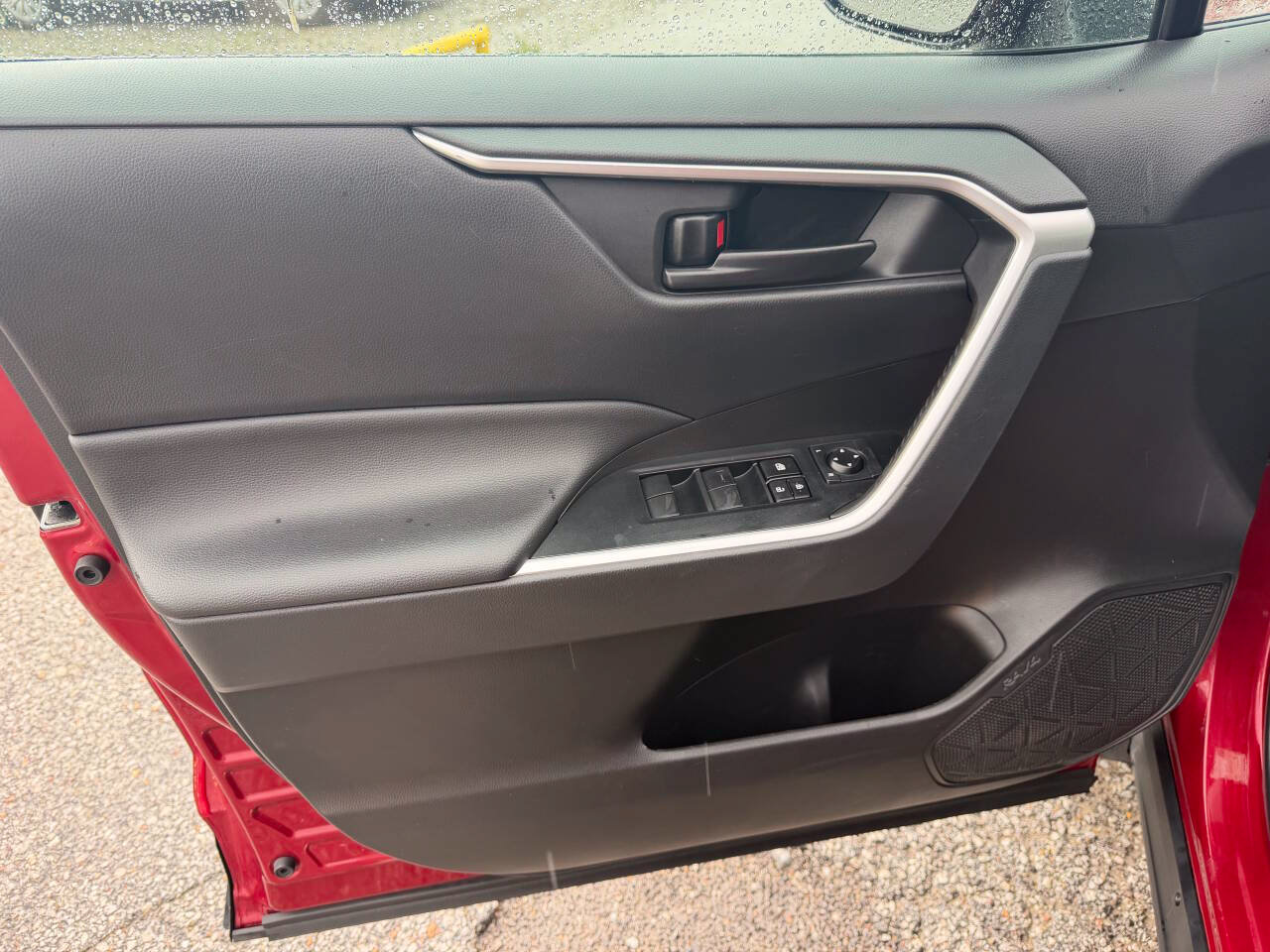 Used 2022 Toyota RAV4 LE AWD/4WD image 13
