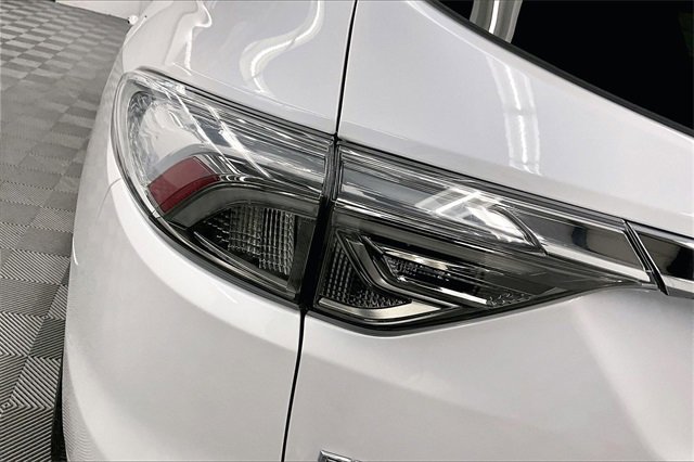 Used 2024 Buick Enclave Avenir image 33