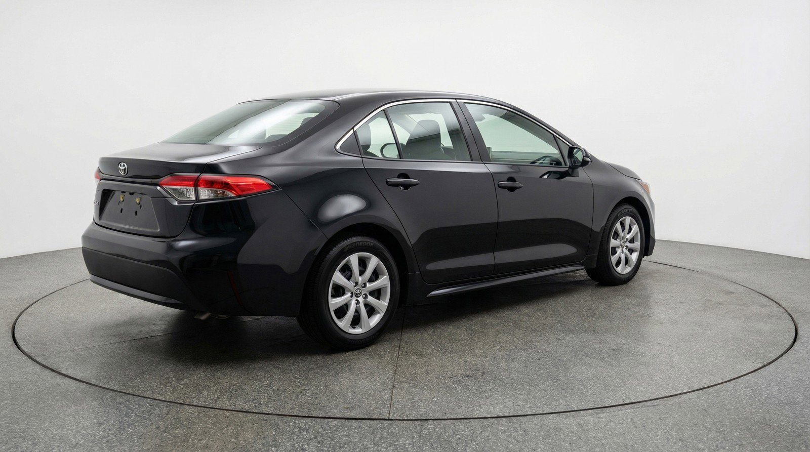 Used 2025 Toyota Corolla LE image 9