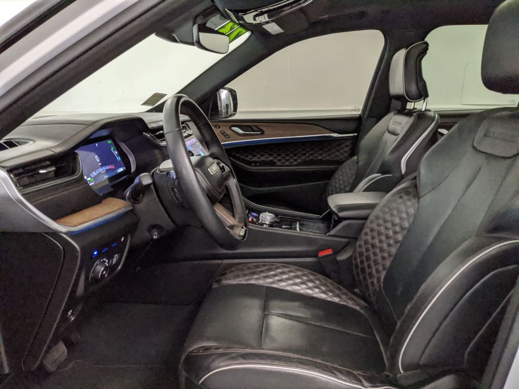 Used 2023 Jeep Grand Cherokee Summit image 17