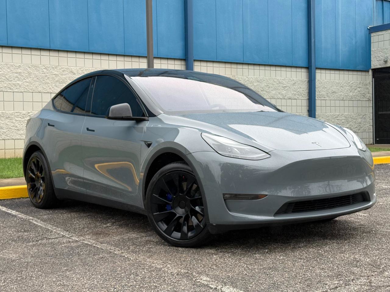 Used 2023 Tesla Model Y Long Range AWD/4WD image 3