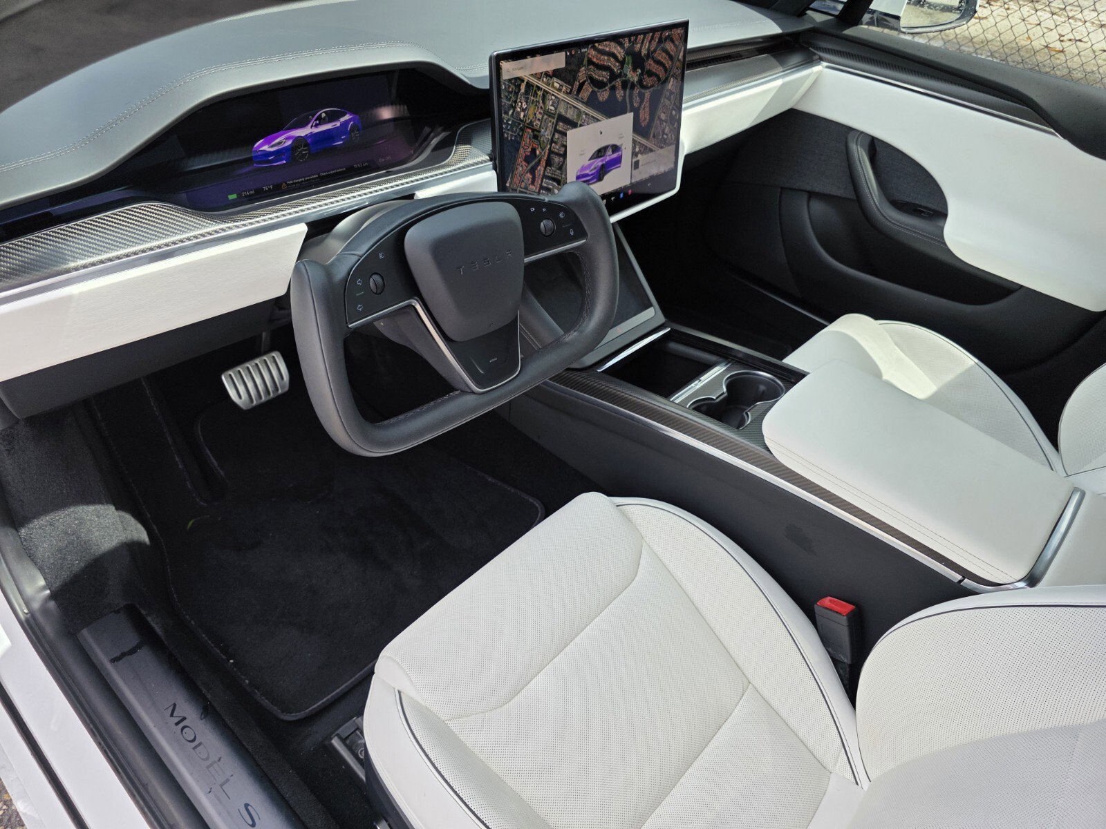 Used 2022 Tesla Model S Plaid image 11