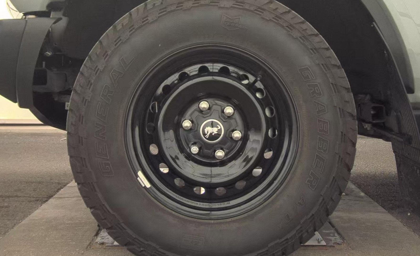 Used 2023 Ford Bronco Black Diamond AWD/4WD image 9