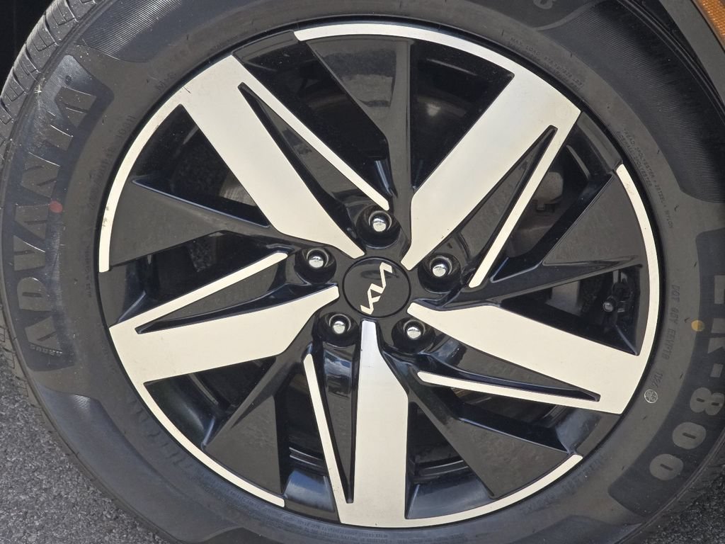 Used 2023 Kia Sorento S FWD image 9