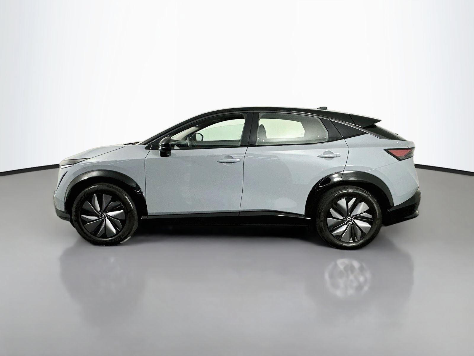 Used 2024 Nissan Ariya AWD image 4