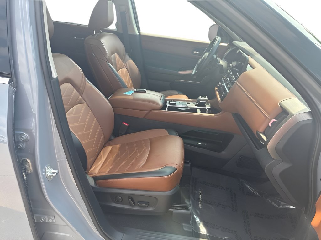 Used 2023 Nissan Pathfinder Platinum AWD/4WD image 9