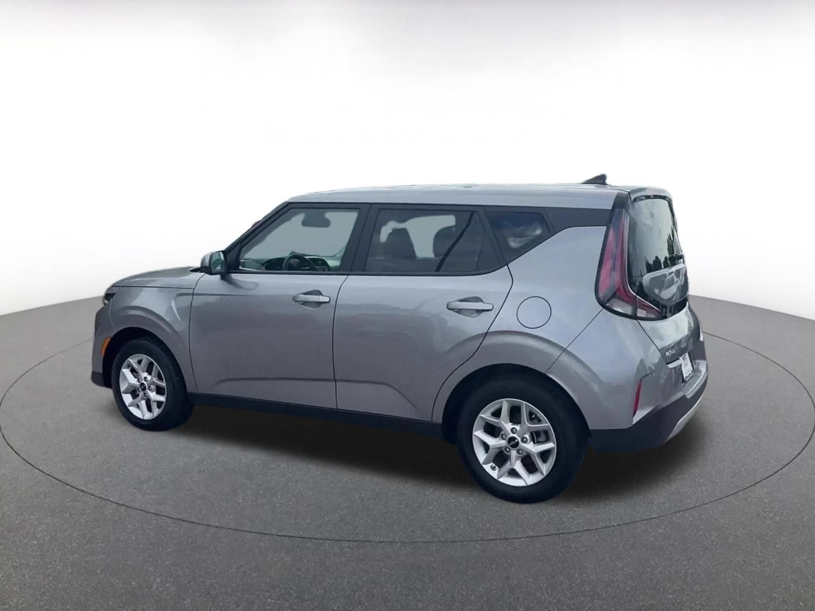 Used 2025 Kia Soul LX w/ LX Technology Package FWD image 10