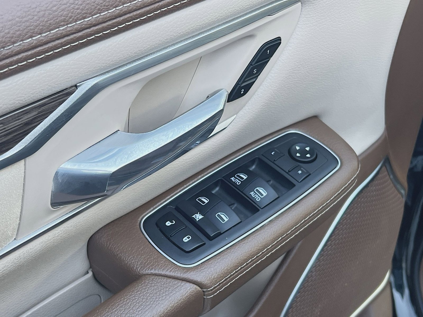 Used 2019 RAM 1500 Laramie image 15