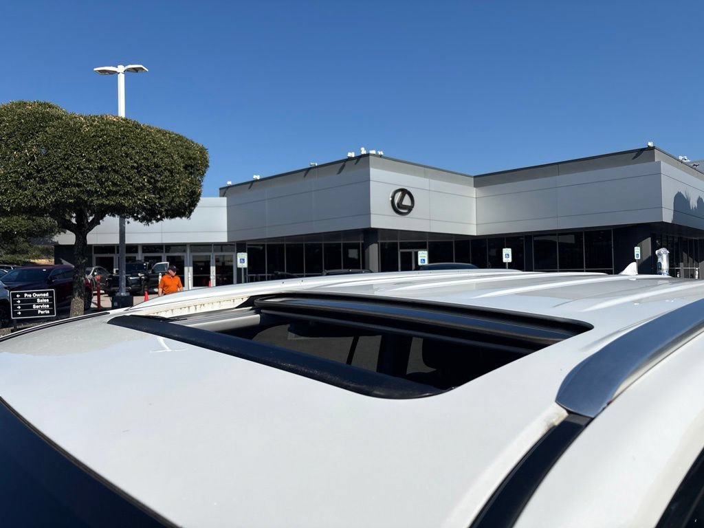 Used 2019 Lexus LX 570 4WD w/ Luxury Package image 10