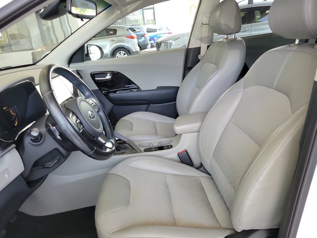 Used 2021 Kia Niro EX FWD image 12