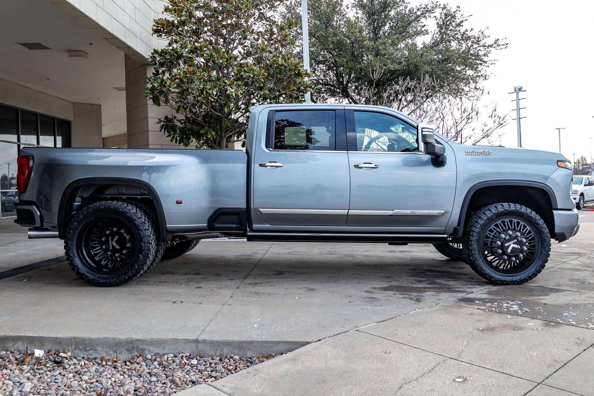 Used 2024 Chevrolet Silverado 3500 High Country w/ High Country Premium Package image 11