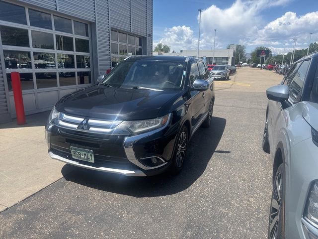 Used 2017 Mitsubishi Outlander GT AWD/4WD image 3