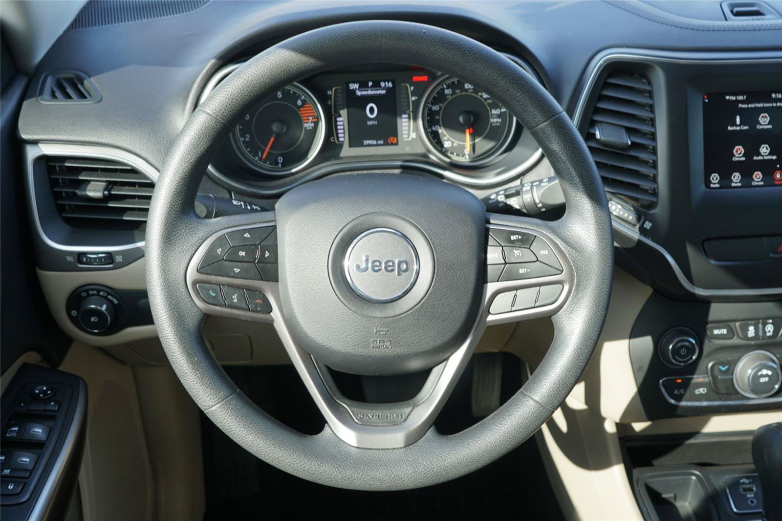 Used 2019 Jeep Cherokee Latitude w/ Popular Appearance Group FWD image 25