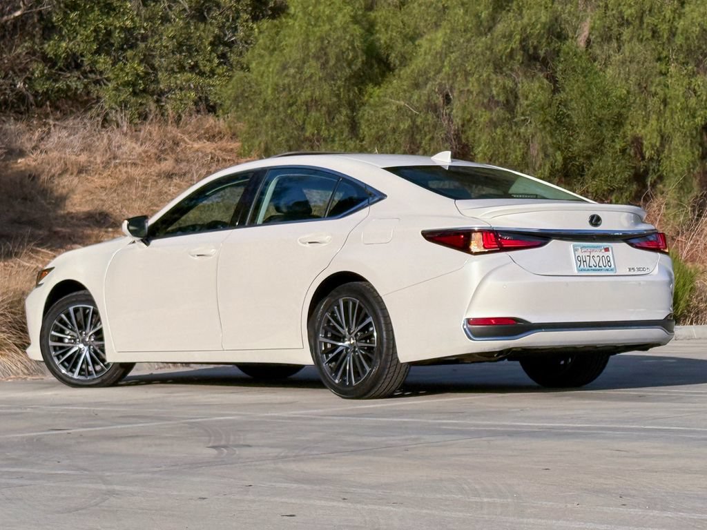 Certified 2024 Lexus ES 300h w/ Premium Package FWD image 2
