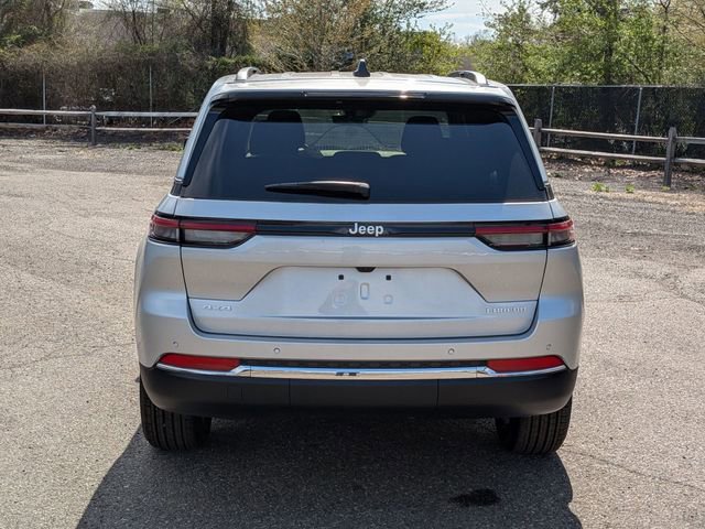 New 2026 Jeep Grand Cherokee Laredo AWD/4WD image 4