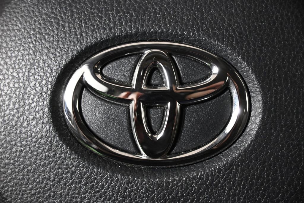 Used 2023 Toyota RAV4 XLE Premium image 35