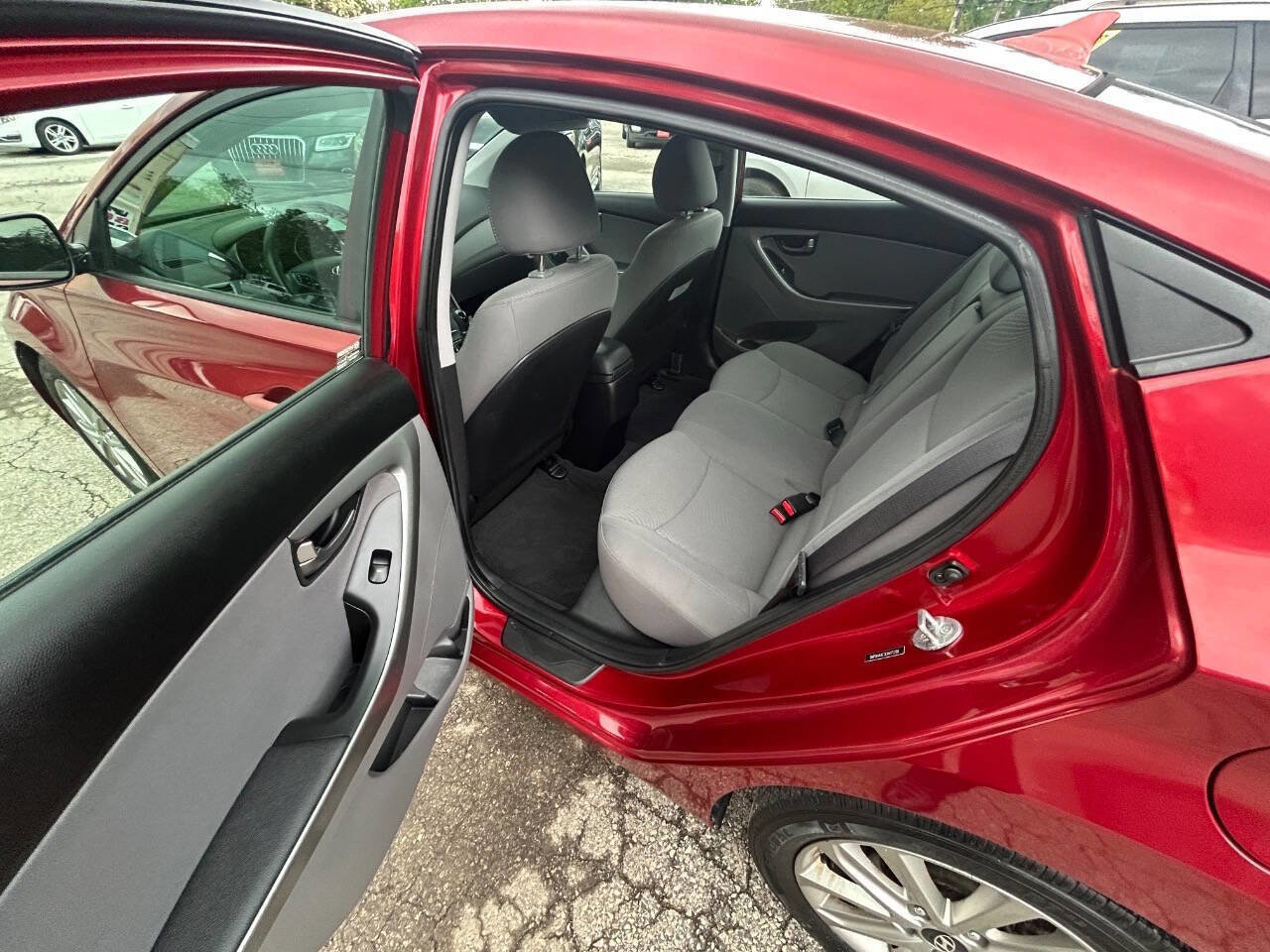 Used 2014 Hyundai Elantra SE w/ Option Group 02 FWD image 8