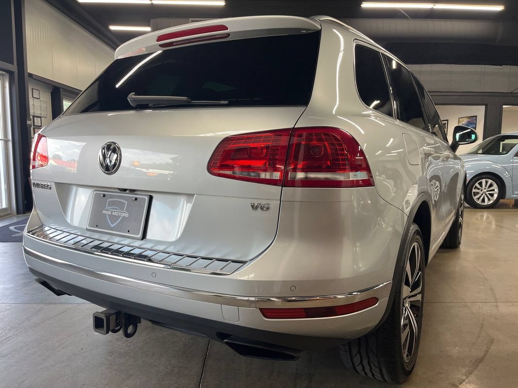 Used 2017 Volkswagen Touareg Wolfsburg Edition AWD/4WD image 14