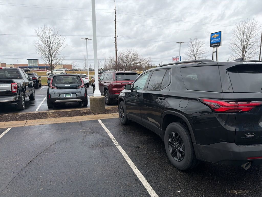 Used 2023 Chevrolet Traverse LS w/ Midnight/Sport Edition image 7