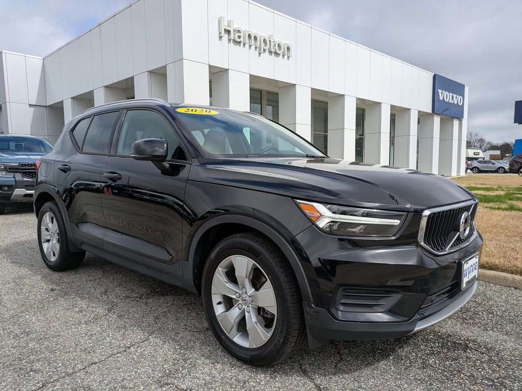 Used 2020 Volvo XC40 T4 Momentum w/ Protection Package Premier image 2