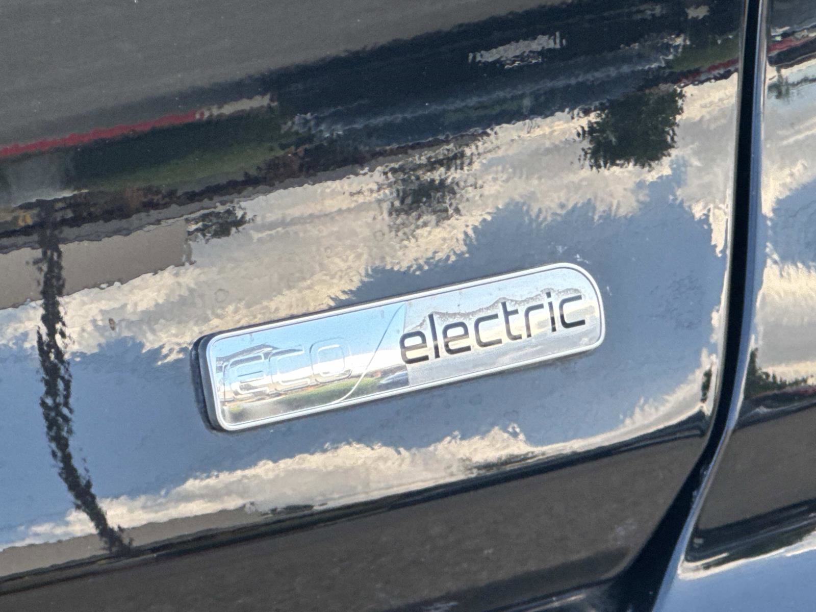 Used 2022 Kia Niro EX image 26