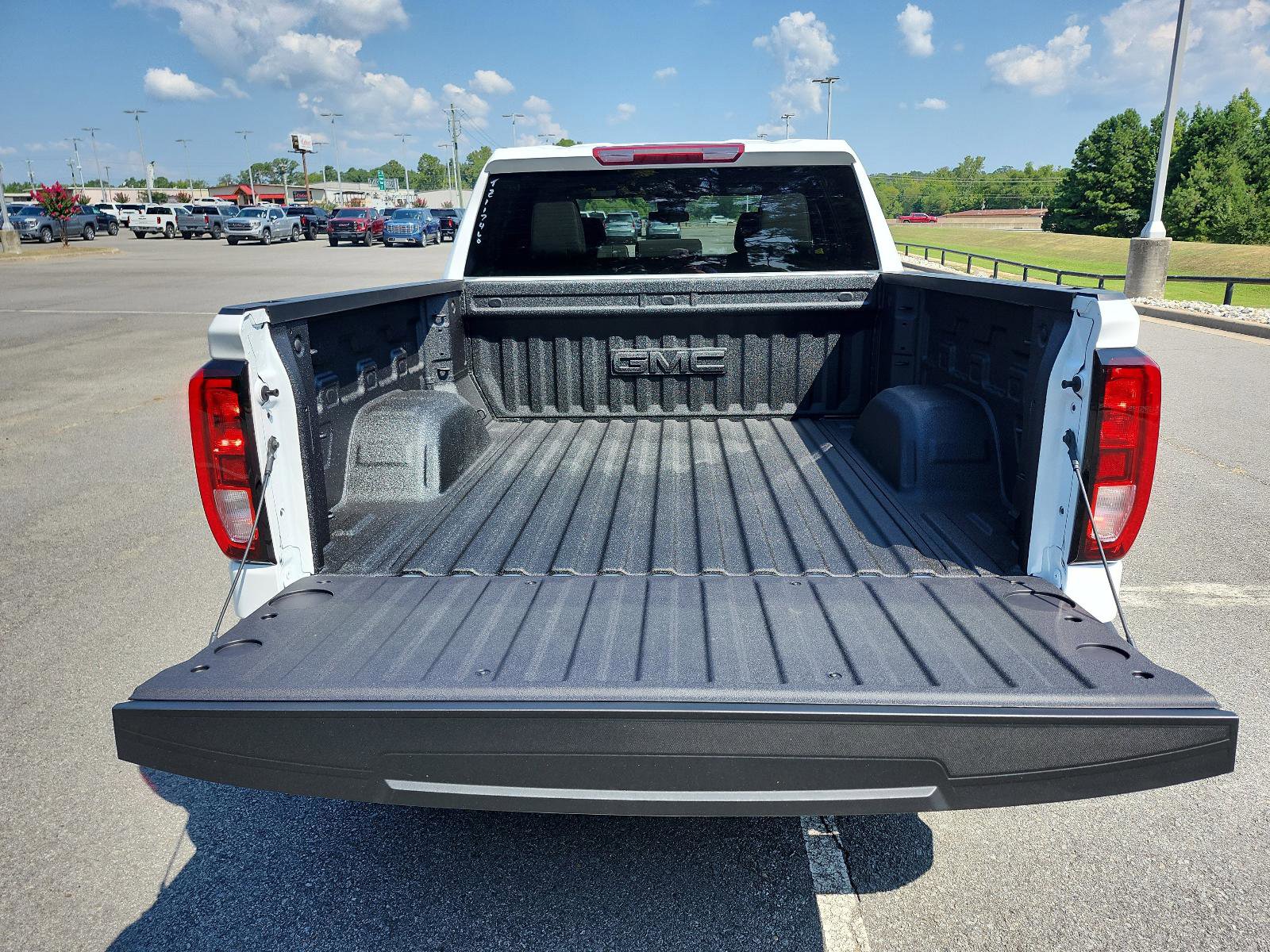 New 2026 GMC Sierra 1500 SLE AWD/4WD image 9