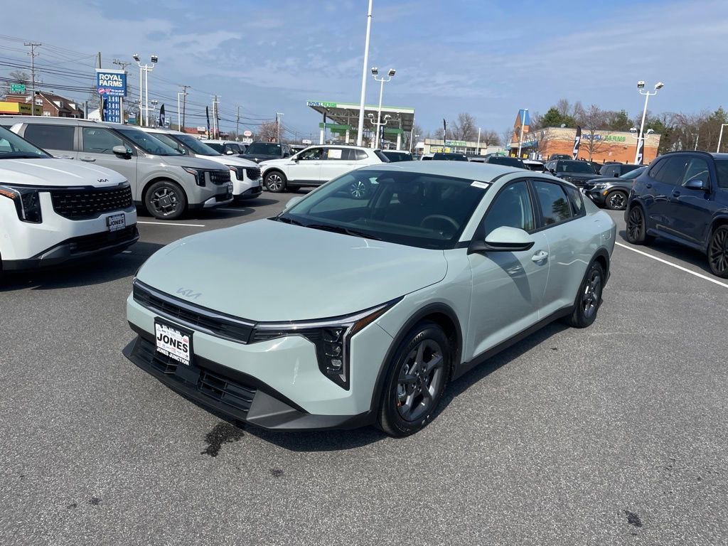 New 2026 Kia K4 LXS image 1