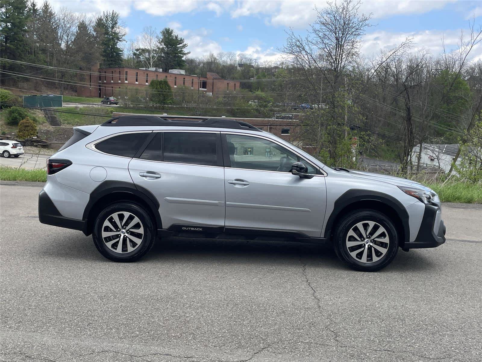 Used 2024 Subaru Outback Premium AWD/4WD image 6