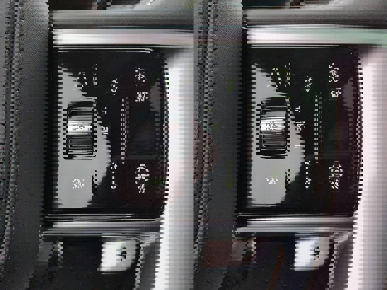 New 2026 Land Rover Range Rover Long Wheelbase SE image 26