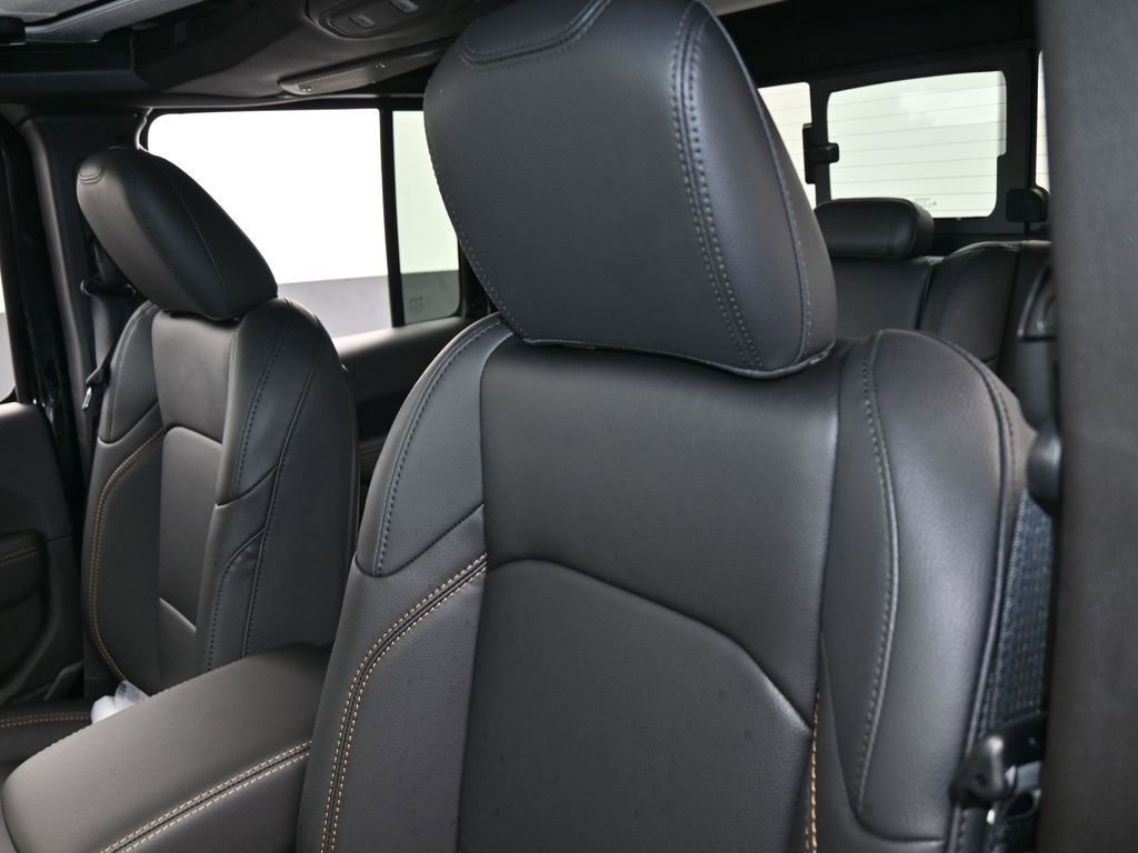 Used 2025 Jeep Gladiator Sport image 19