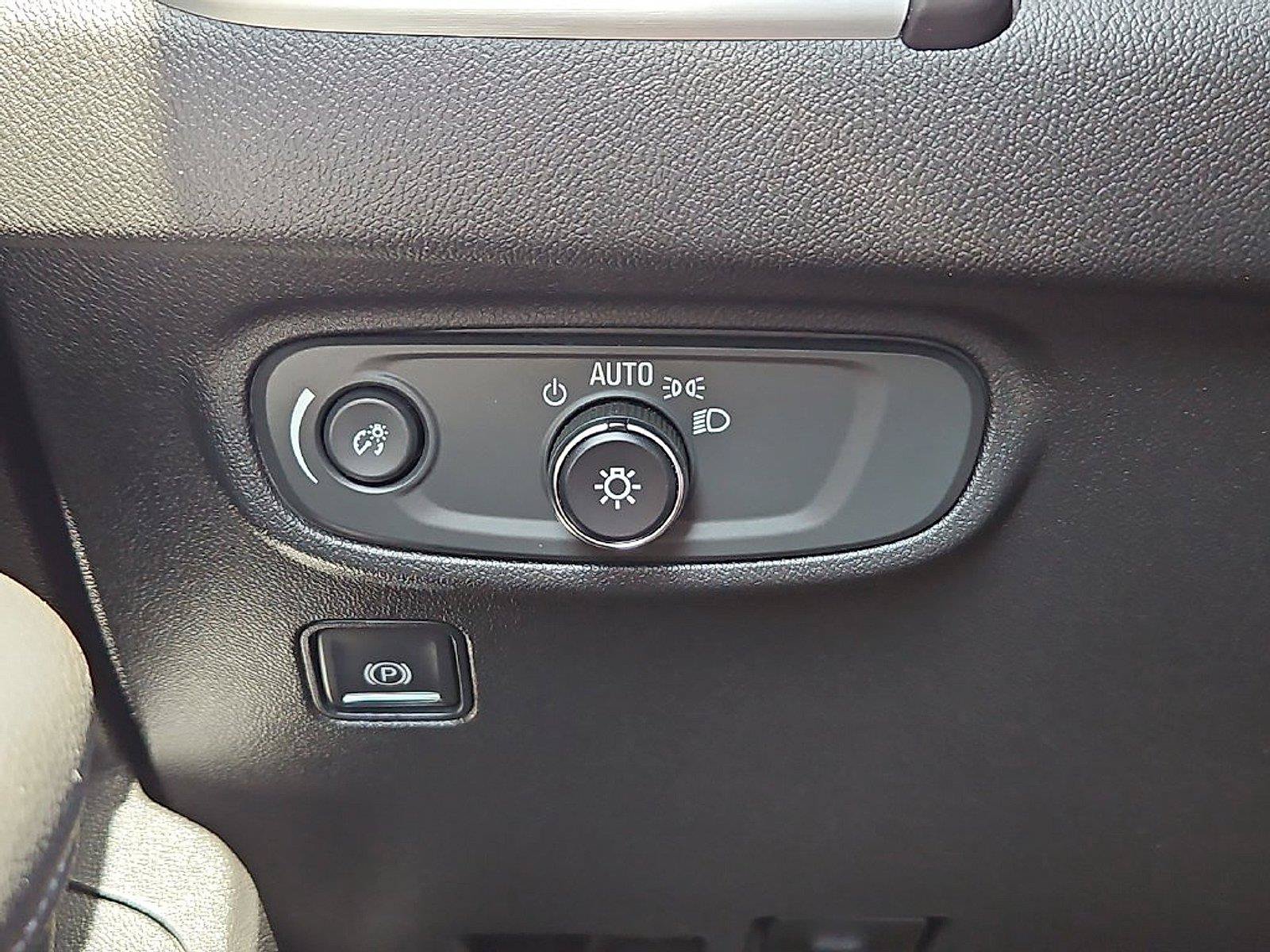 Used 2023 GMC Terrain SLE w/ Driver Convenience Package FWD image 24