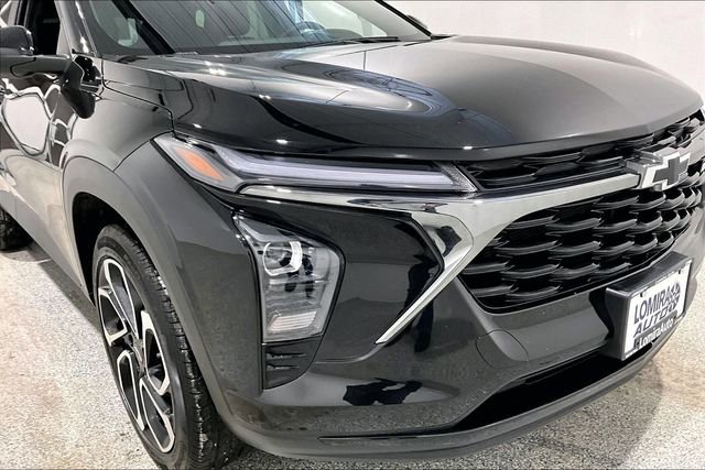 Used 2025 Chevrolet Trax RS image 32