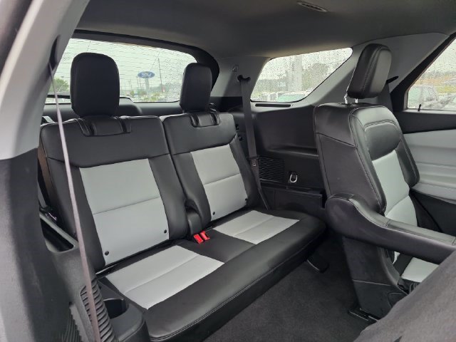 Used 2023 Ford Explorer XLT w/ Equipment Group 202A AWD/4WD image 17