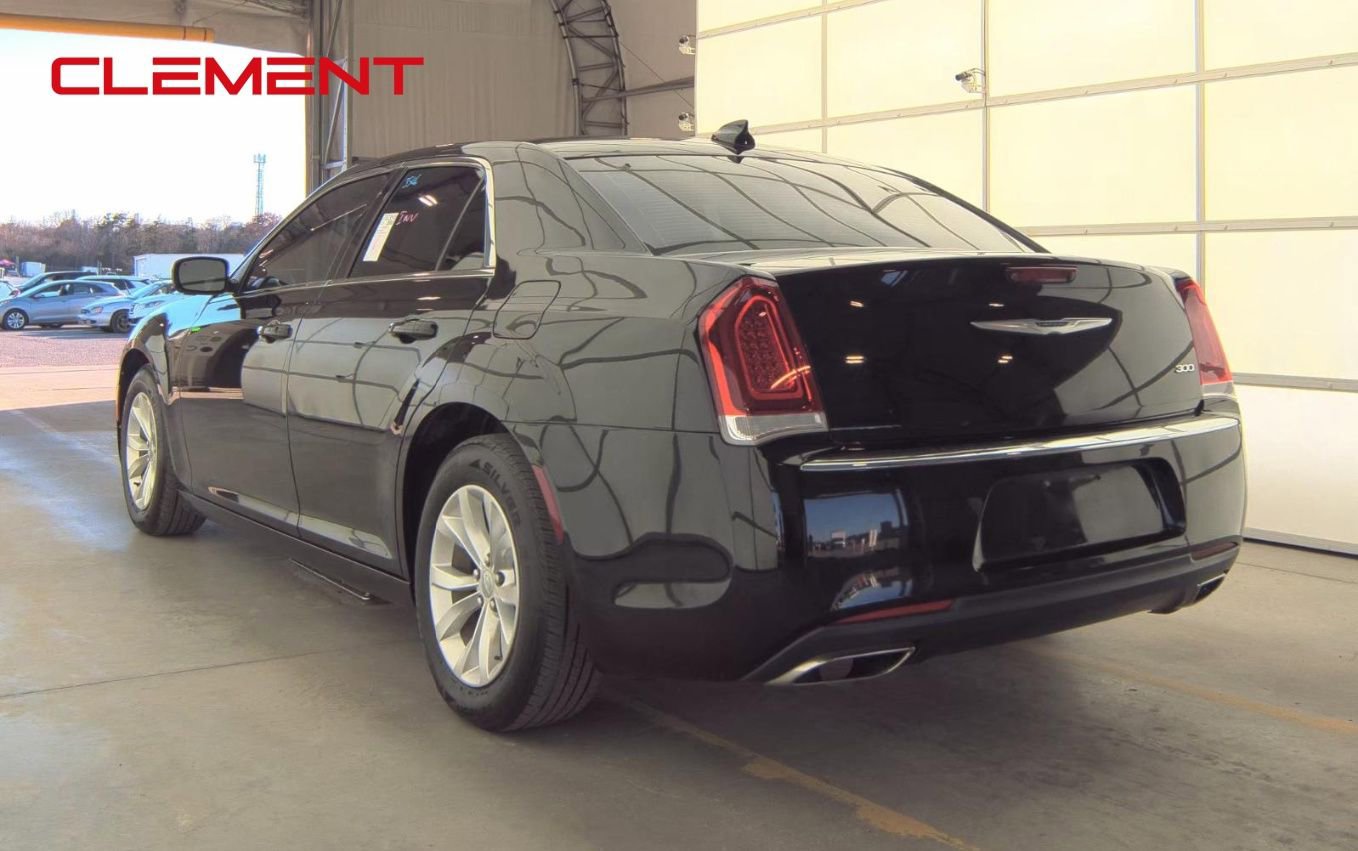 Used 2021 Chrysler 300 Touring image 9