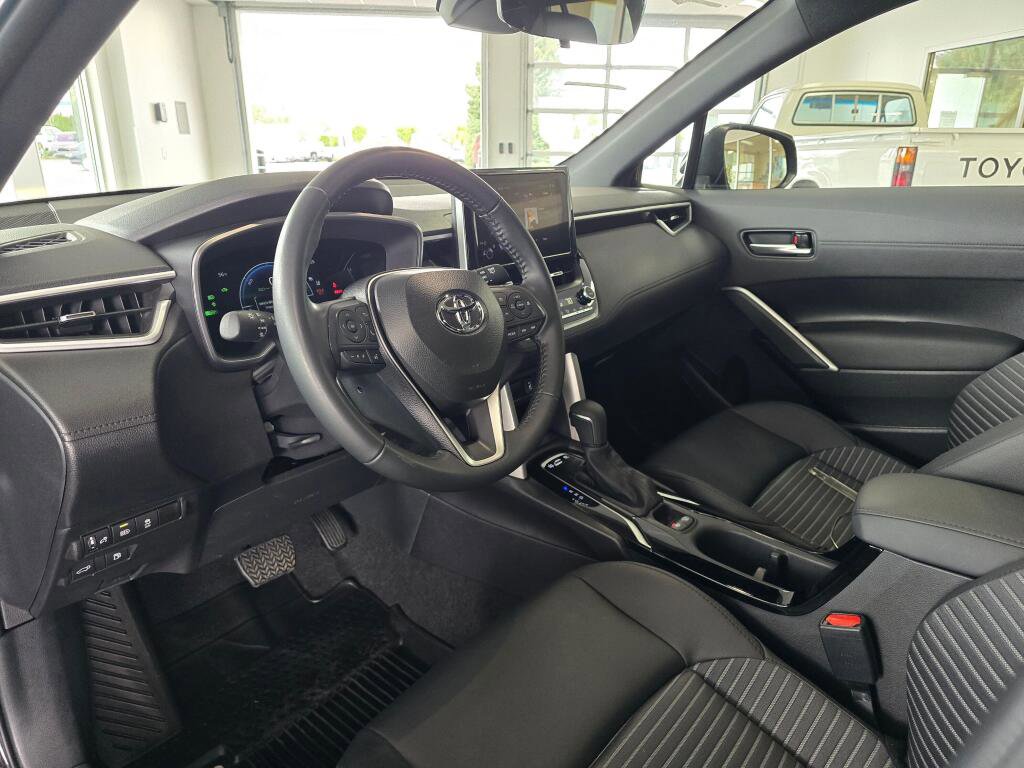 Used 2025 Toyota Corolla Cross AWD Hybrid w/ Convenience Package image 21