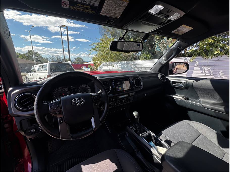 Used 2016 Toyota Tacoma TRD Sport AWD/4WD image 14