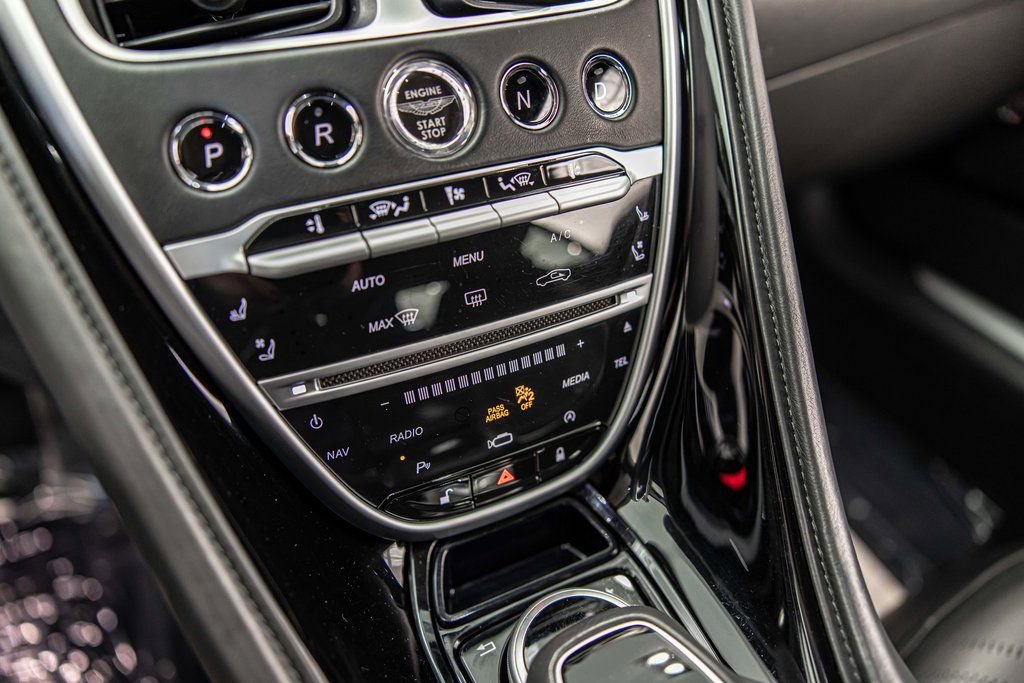 Used 2020 Aston Martin DB11 Coupe RWD image 26