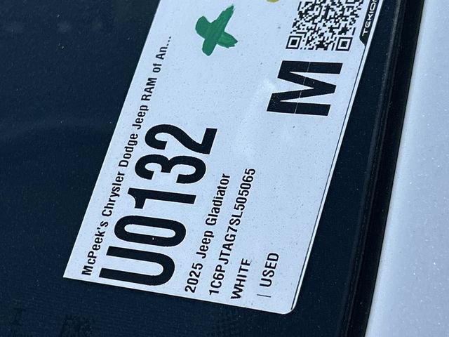 Certified 2025 Jeep Gladiator Sport AWD/4WD image 33