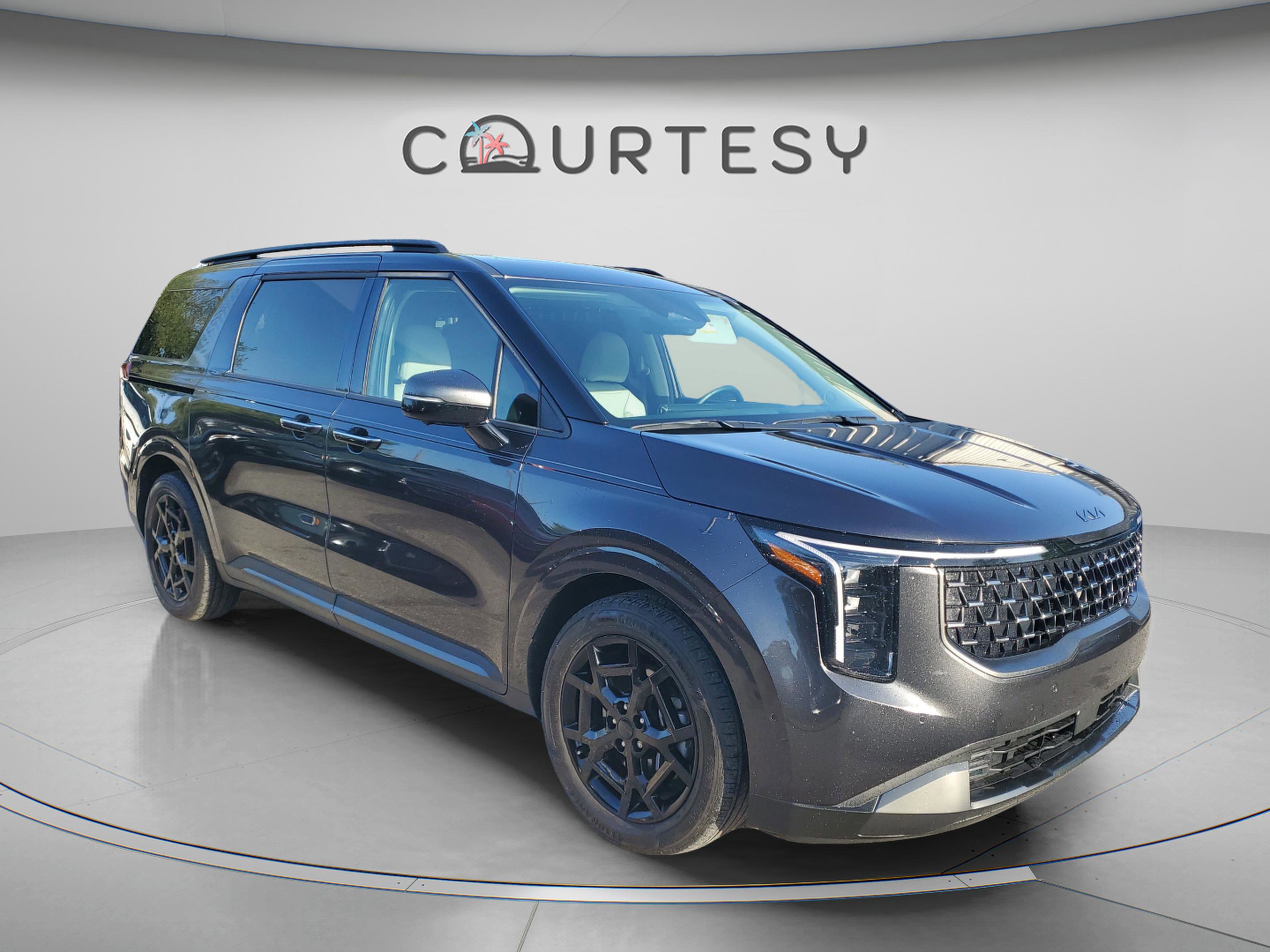 Certified 2025 Kia Carnival SX w/ SX Dark Edition Package image 5