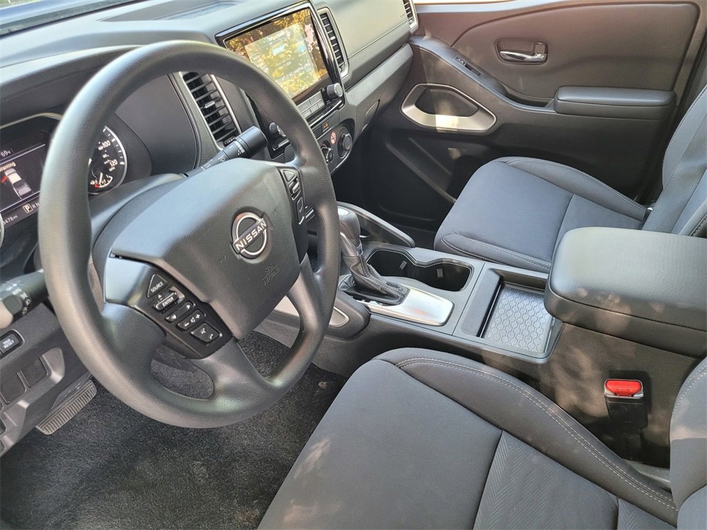 Used 2023 Nissan Frontier SV image 18