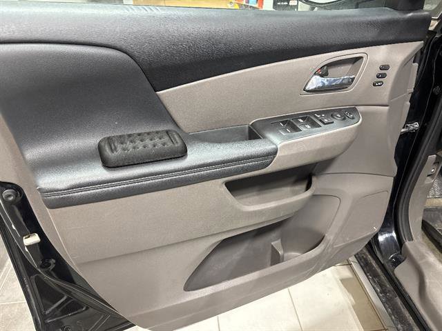 Used 2016 Honda Odyssey Touring Elite image 8