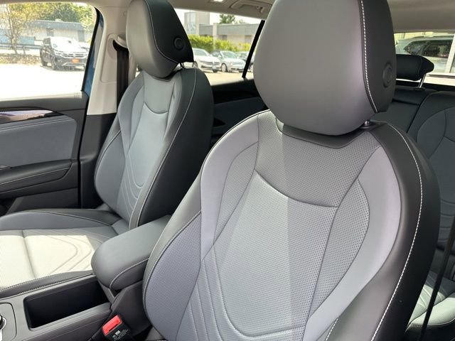 New 2025 Volkswagen Tiguan SE image 12