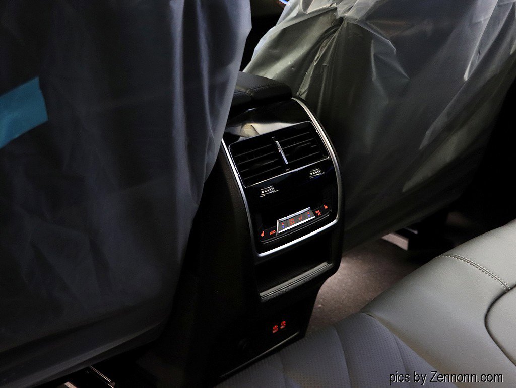 Used 2026 BMW X5 xDrive50e w/ M Sport Package image 15