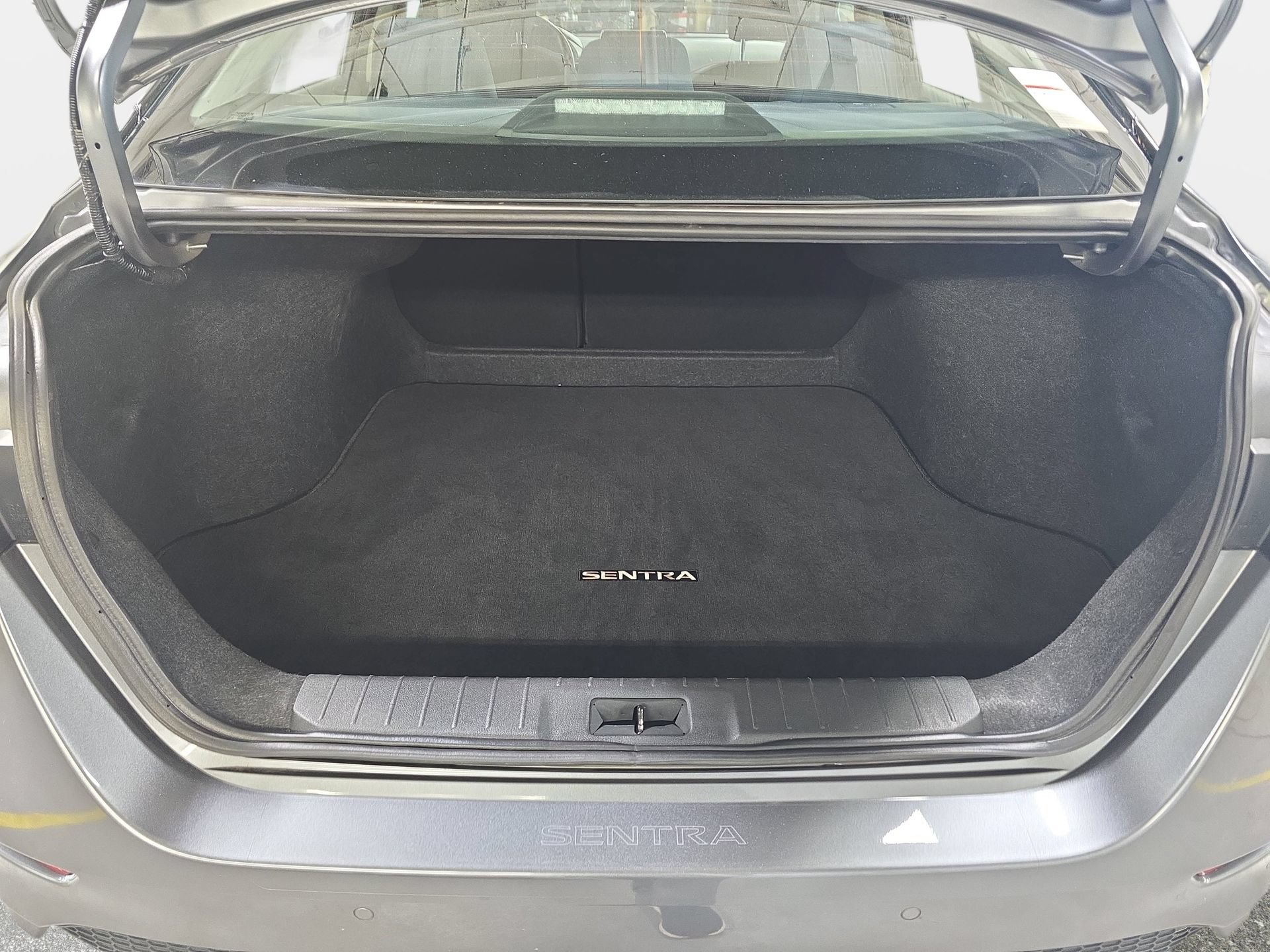 Used 2023 Nissan Sentra SR w/ Electronics Package FWD image 12