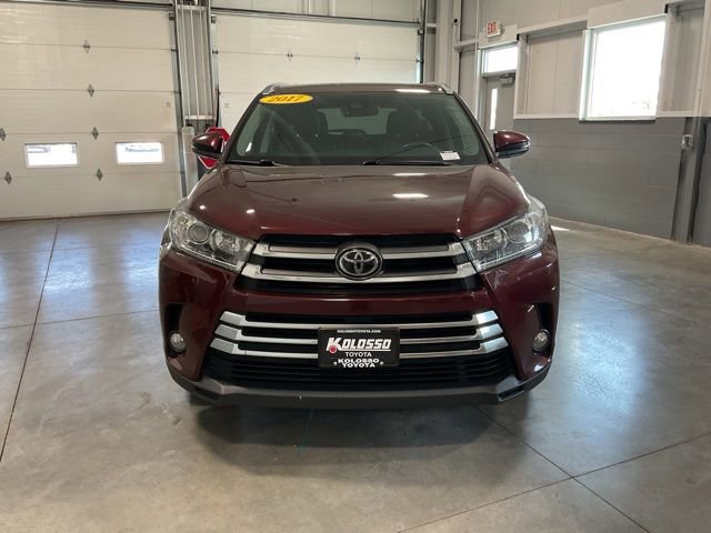 Used 2017 Toyota Highlander Limited AWD/4WD image 2