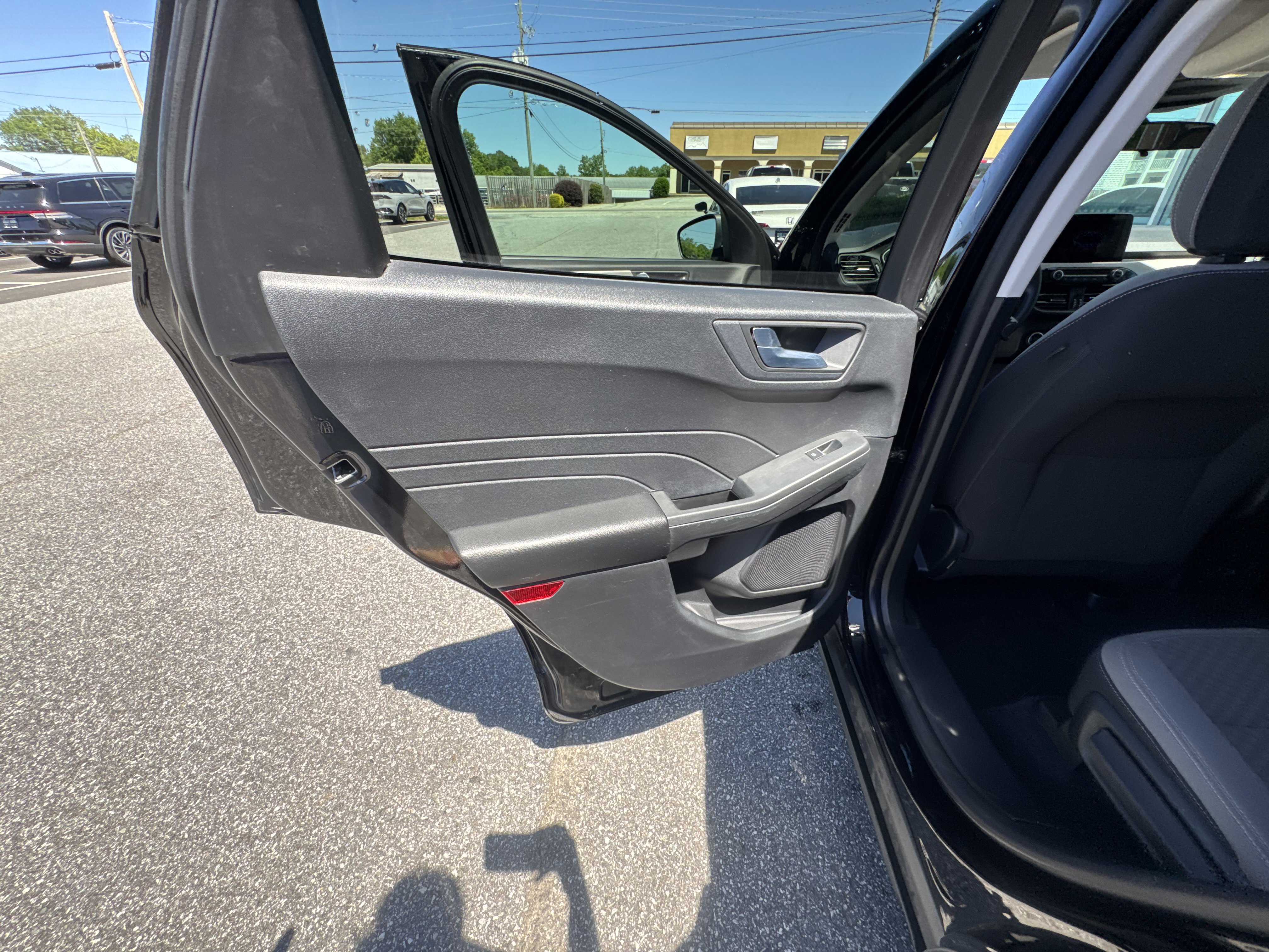 Used 2021 Ford Escape SE w/ Convenience Package FWD image 8