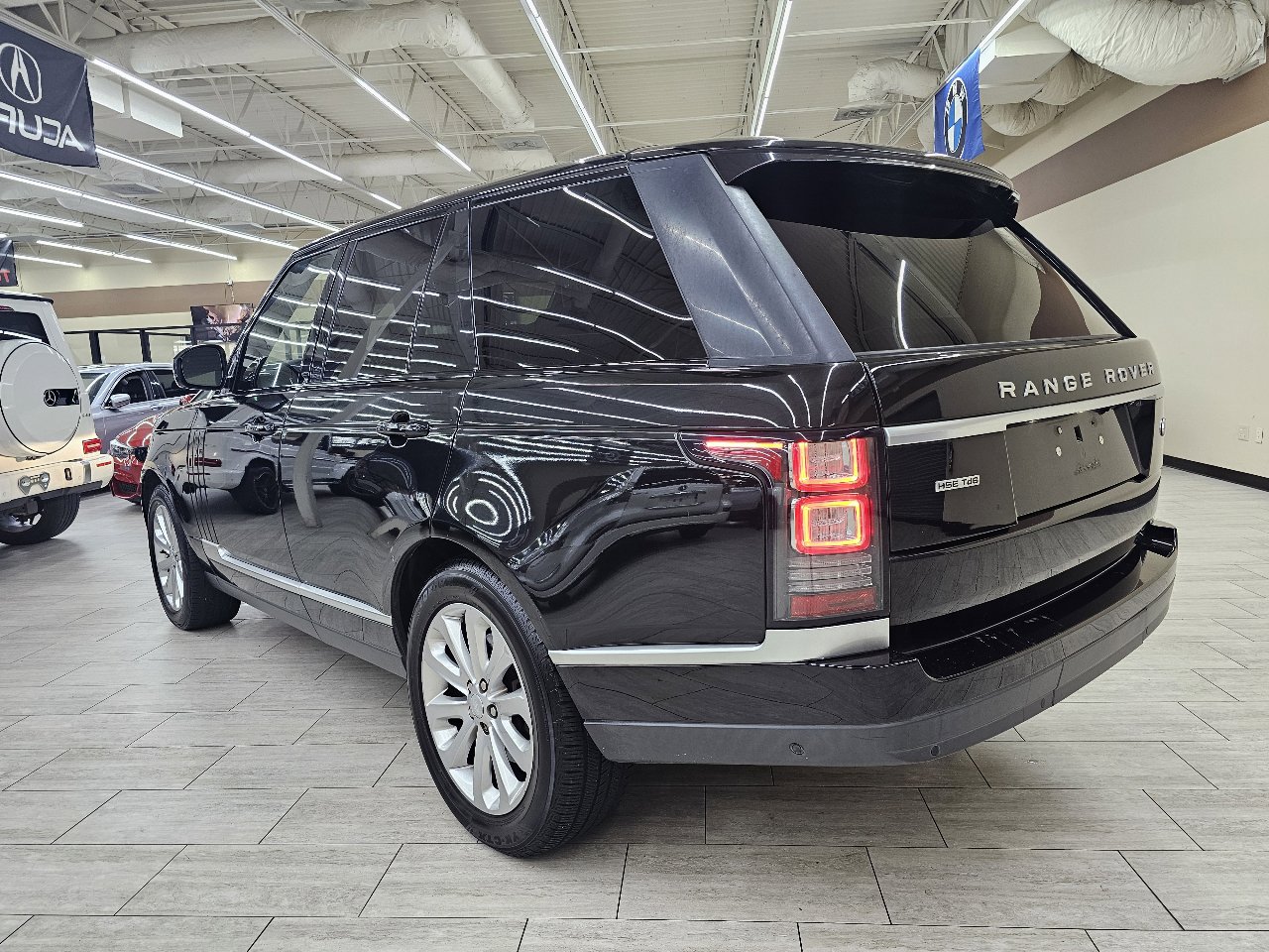 Used 2016 Land Rover Range Rover HSE image 9