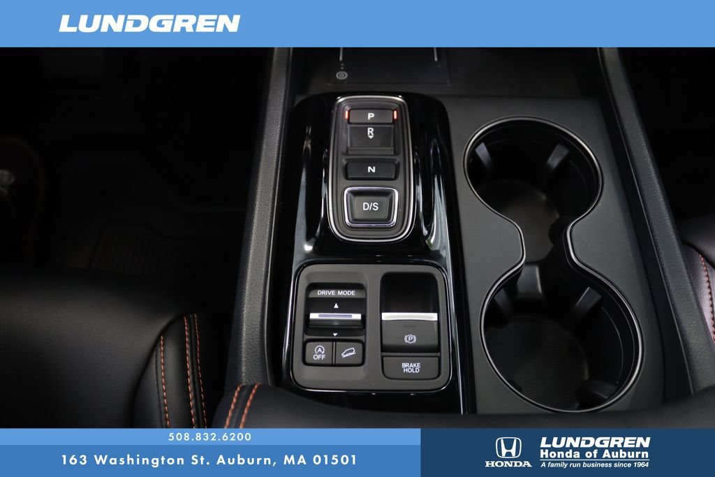 Used 2025 Honda Pilot TrailSport image 28