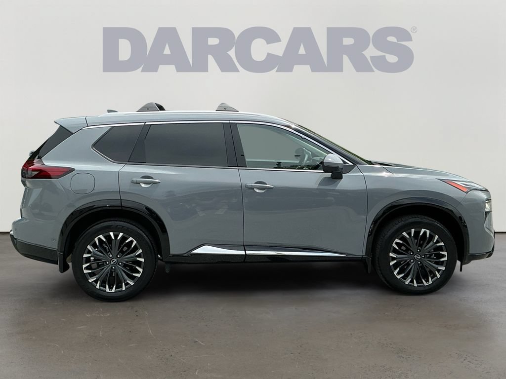 Used 2025 Nissan Rogue Platinum FWD image 8