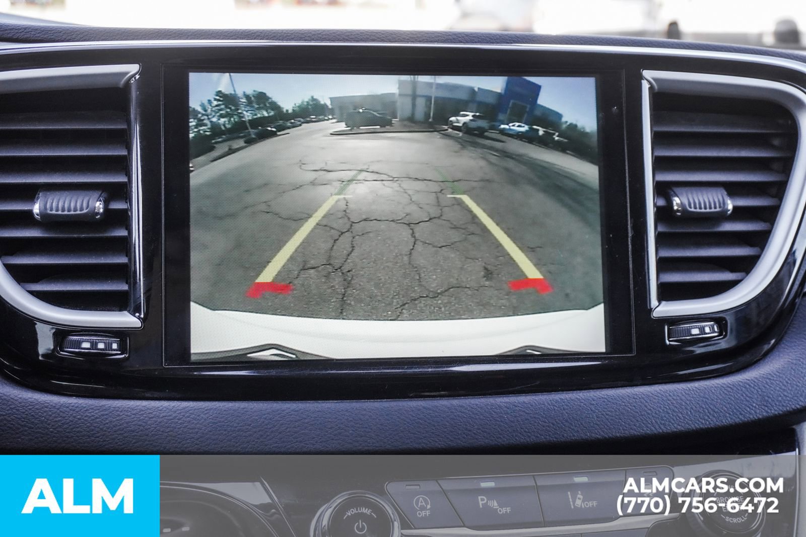 Used 2023 Chrysler Pacifica Touring-L image 39
